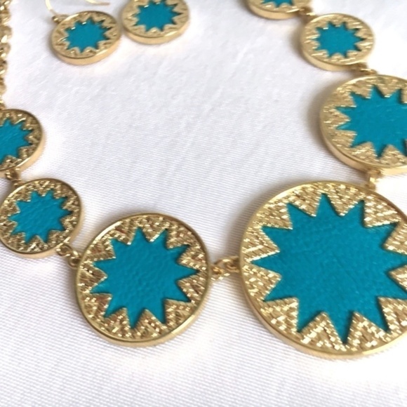 3/$30! Art Deco Blue Sunburst Necklace - Picture 5 of 6